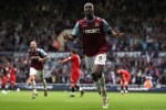 Carlton Cole festeggia dopo un goal