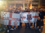 Alcuni della Station 936 davanti al Boleyn Ground stadium