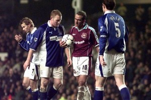 804663Paolo-Di-Canio-Football-Player-of-West-Ham-United-Dec-2000-catches-the-ball-after-Everton-G-1796354