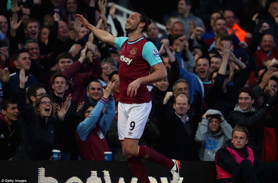 335F90E000000578-0-Andy_Carroll_celebrates_after_putting_West_Ham_ahead_against_Wat-a-10_1461180109250