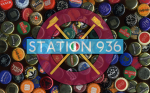 Logo Station 936 su sfondo tappi di birra