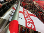 La bandiera della Station 936 che sventola a Wembley