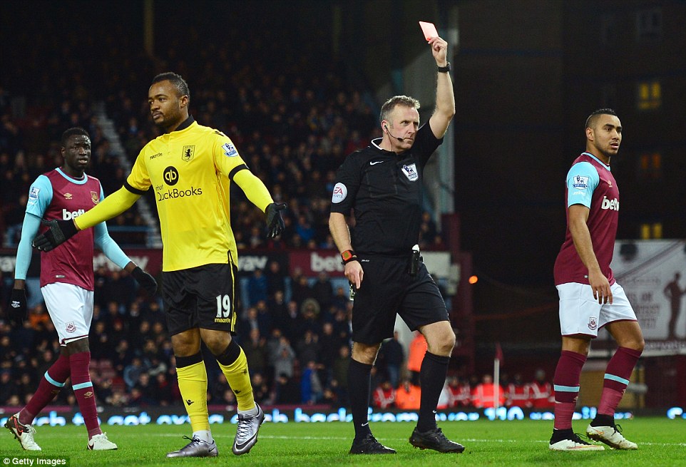 30D1F38B00000578-0-Jordan_Ayew_recived_his_marching_orders_from_referee_Jon_Moss_af-m-31_1454446808030